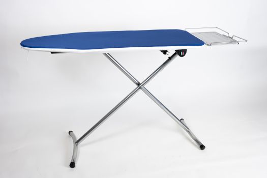 mesa de passar roupa aquecida e a vácuo